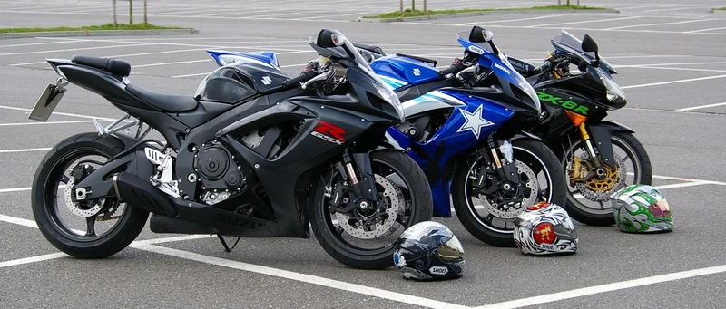 Suzuki vs Kawasaki : mon avis après avoir roulé les deux