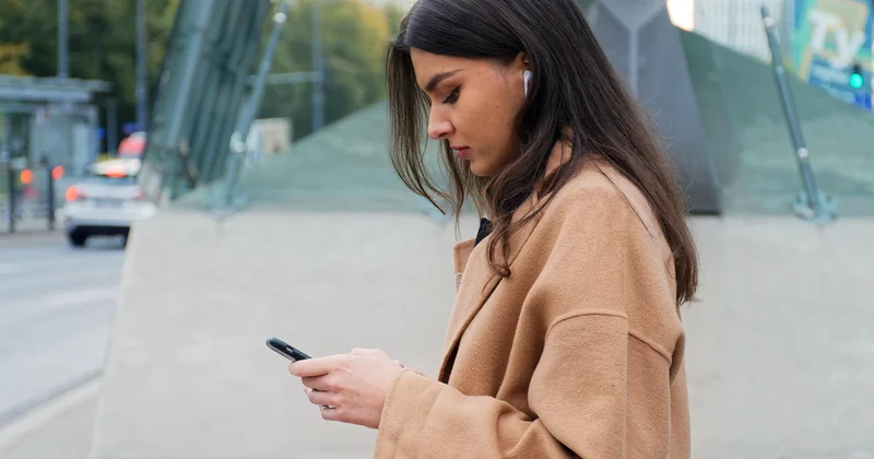 Sans attente : une promesse rarement tenue